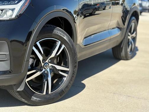 2025 Volvo XC40 B5 AWD