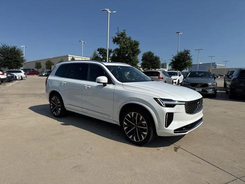 2025 Volvo XC90 B6 Plus 7-Seater