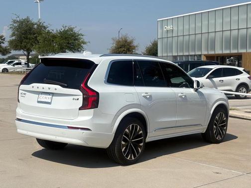 2025 Volvo XC90 B6 Plus 7-Seater