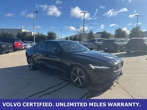 2023 Volvo S60 B5 Dark Theme