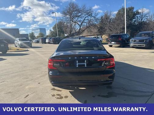 2023 Volvo S60 B5 Dark Theme