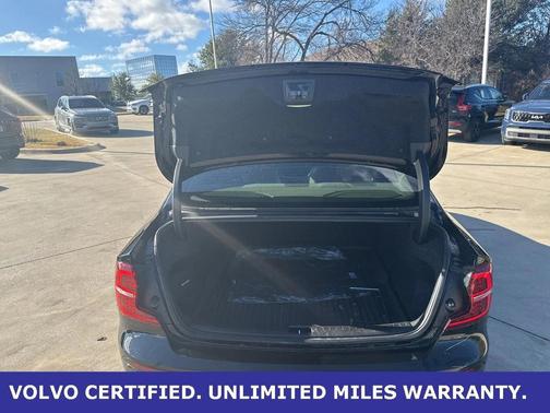 2023 Volvo S60 B5 Dark Theme