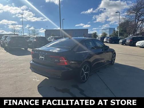 2023 Volvo S60 B5 Dark Theme