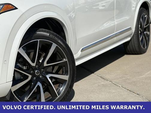 2024 Volvo XC90 B5 Plus