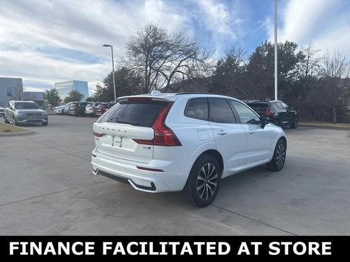 2025 Volvo XC60 B5 Plus