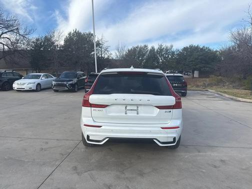 2025 Volvo XC60 B5 Plus