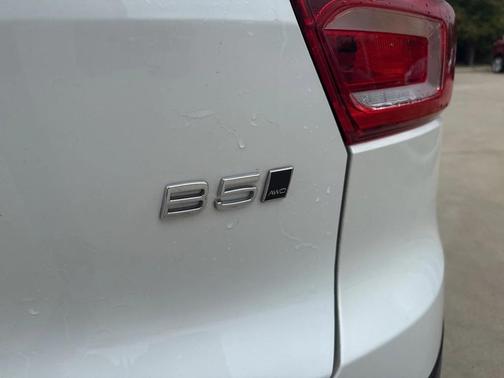 2025 Volvo XC40 B5 AWD