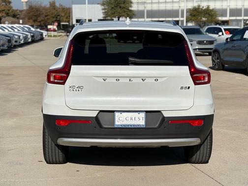 2025 Volvo XC40 B5 AWD