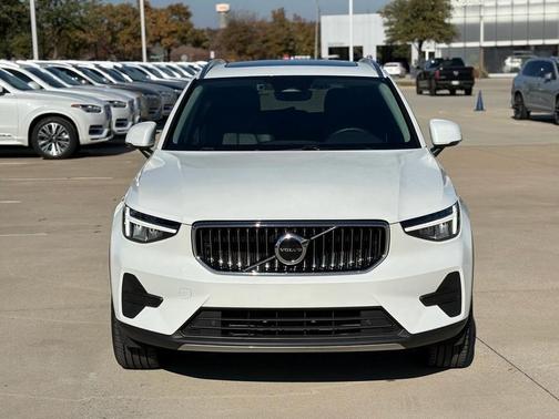 2025 Volvo XC40 B5 AWD