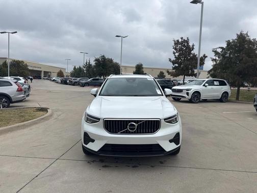 2025 Volvo XC40 B5 AWD