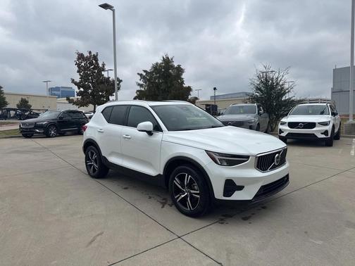 2025 Volvo XC40 B5 AWD