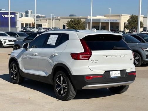 2025 Volvo XC40 B5 AWD