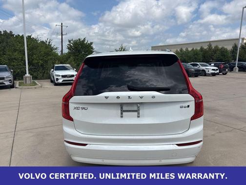 Crystal White Metallic 2023 Volvo XC90 B6 AWD