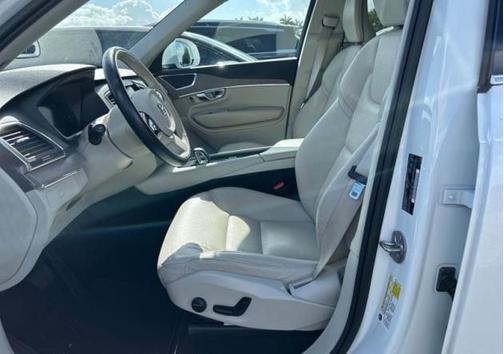 Crystal White Metallic 2023 Volvo XC90 B6 AWD