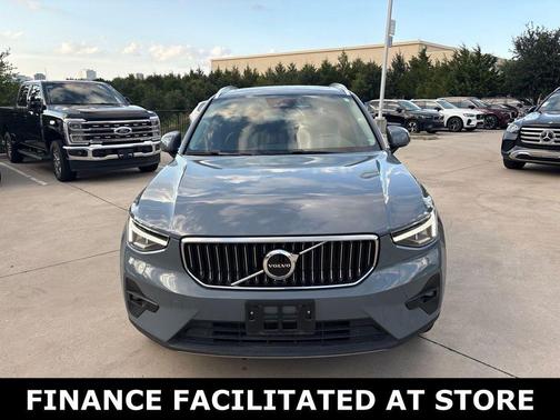 Thunder Gray Metallic 2023 Volvo XC40 B5 Plus Bright Theme