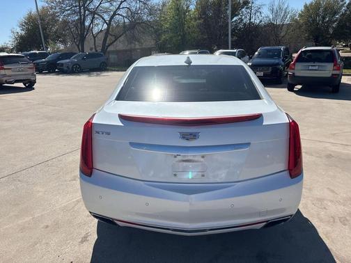 Crystal White Tricoat 2016 Cadillac XTS Premium