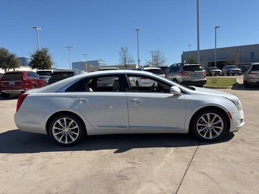 Crystal White Tricoat 2016 Cadillac XTS Premium