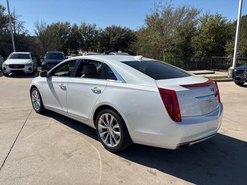 Crystal White Tricoat 2016 Cadillac XTS Premium