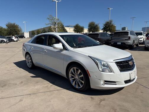 Crystal White Tricoat 2016 Cadillac XTS Premium