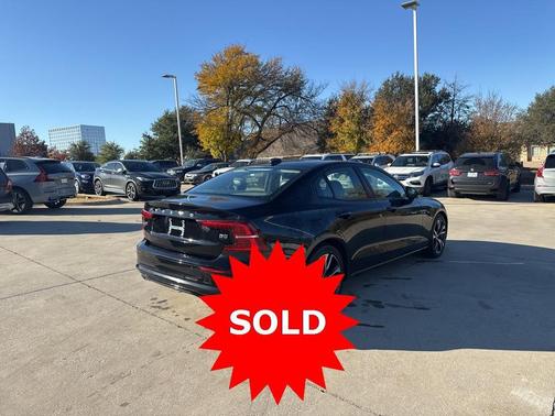 2024 Volvo S60 B5 Dark Theme