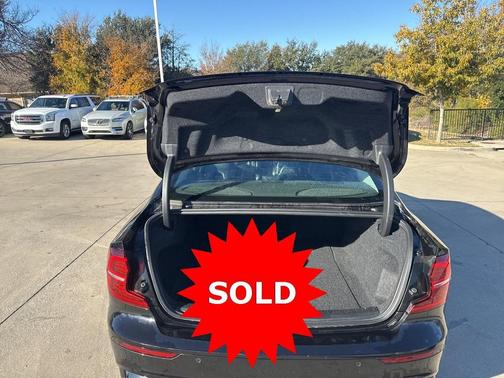 2024 Volvo S60 B5 Dark Theme