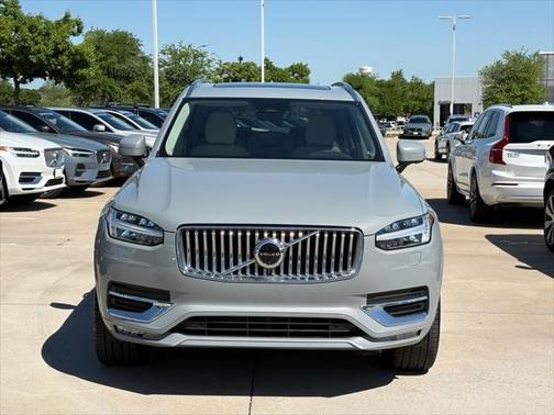 2024 Volvo XC90 B6 Plus Bright Theme