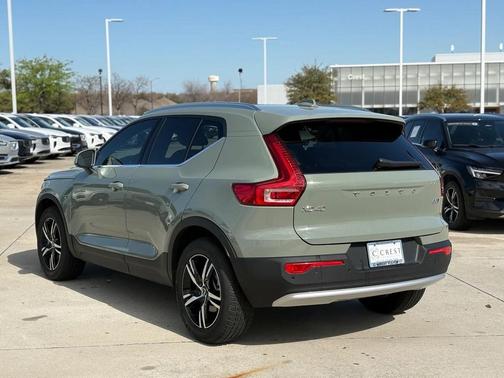2025 Volvo XC40 B5 AWD