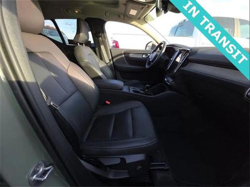 2025 Volvo XC40 B5 AWD