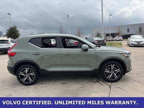 2025 Volvo XC40 B5 AWD