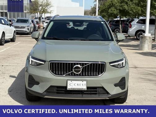 2025 Volvo XC40 B5 AWD