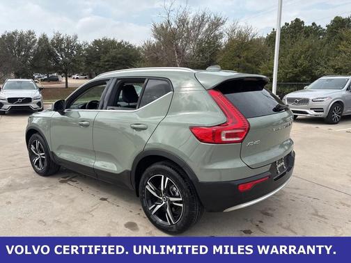 2025 Volvo XC40 B5 AWD