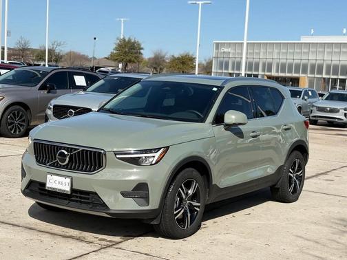 2025 Volvo XC40 B5 AWD