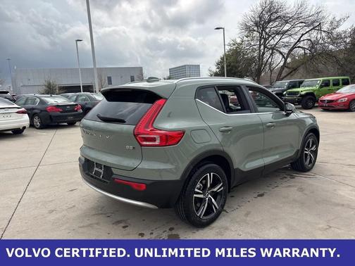 2025 Volvo XC40 B5 AWD