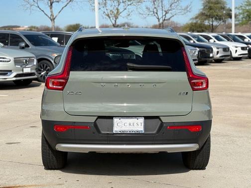 Sage Green Metallic 2025 Volvo XC40 B5 Core Bright Theme