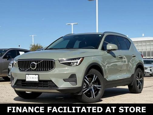 2025 Volvo XC40 B5 AWD