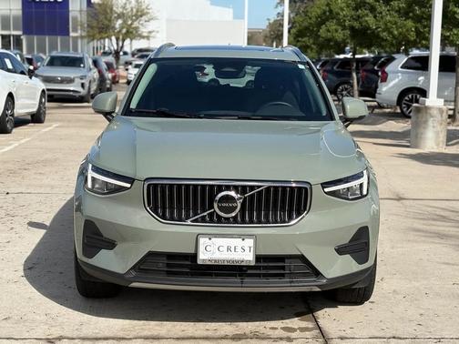 2025 Volvo XC40 B5 AWD
