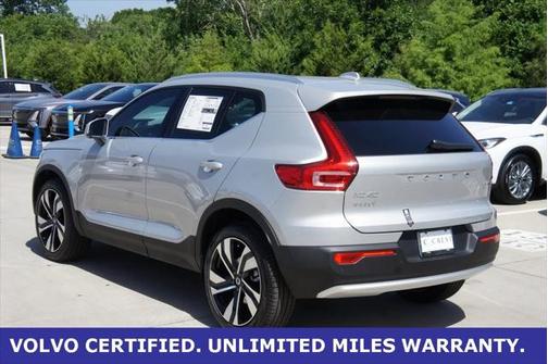 2025 Volvo XC40 B5 Plus Bright Theme