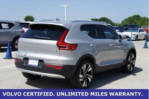2025 Volvo XC40 B5 Plus Bright Theme