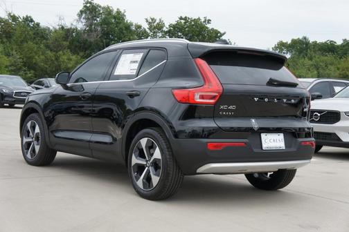 2025 Volvo XC40 B5 Core Bright Theme