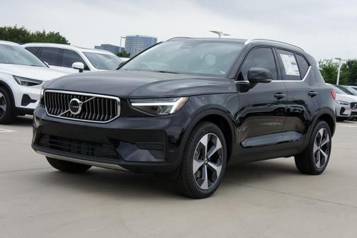 2025 Volvo XC40 B5 Core Bright Theme
