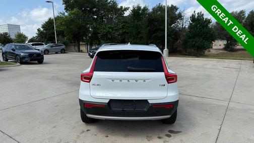 Ice White 2019 Volvo XC40 T5 Momentum