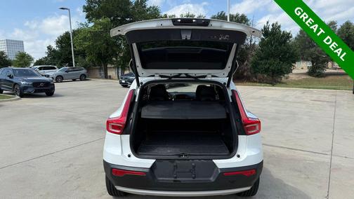 Ice White 2019 Volvo XC40 T5 Momentum