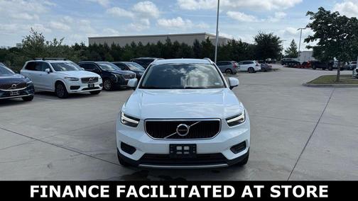 Ice White 2019 Volvo XC40 T5 Momentum