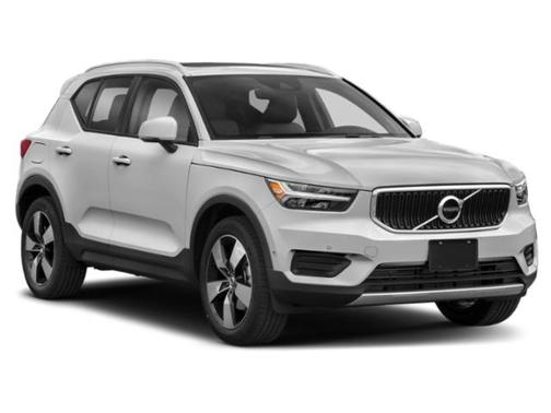 Ice White 2019 Volvo XC40 T5 Momentum