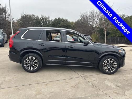 2021 Volvo XC90 T6 Momentum