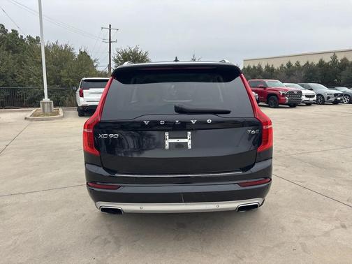 2021 Volvo XC90 T6 Momentum