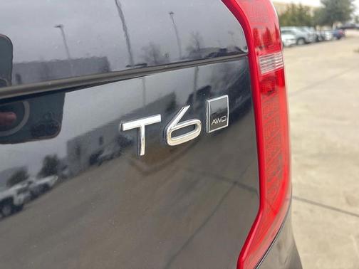 2021 Volvo XC90 T6 Momentum