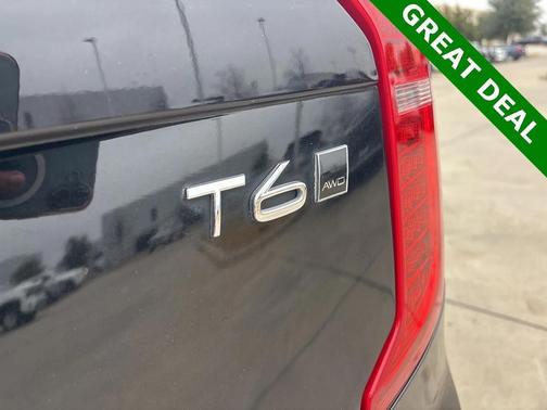 2021 Volvo XC90 T6 Momentum