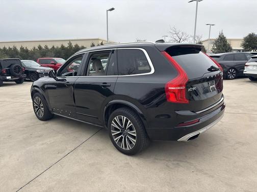 2021 Volvo XC90 T6 Momentum