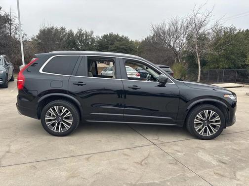 2021 Volvo XC90 T6 Momentum